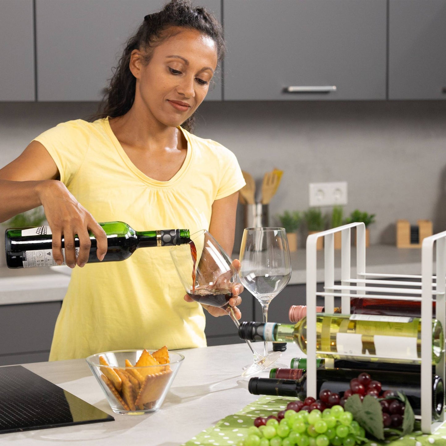 Metal wine rack for 9 bottles