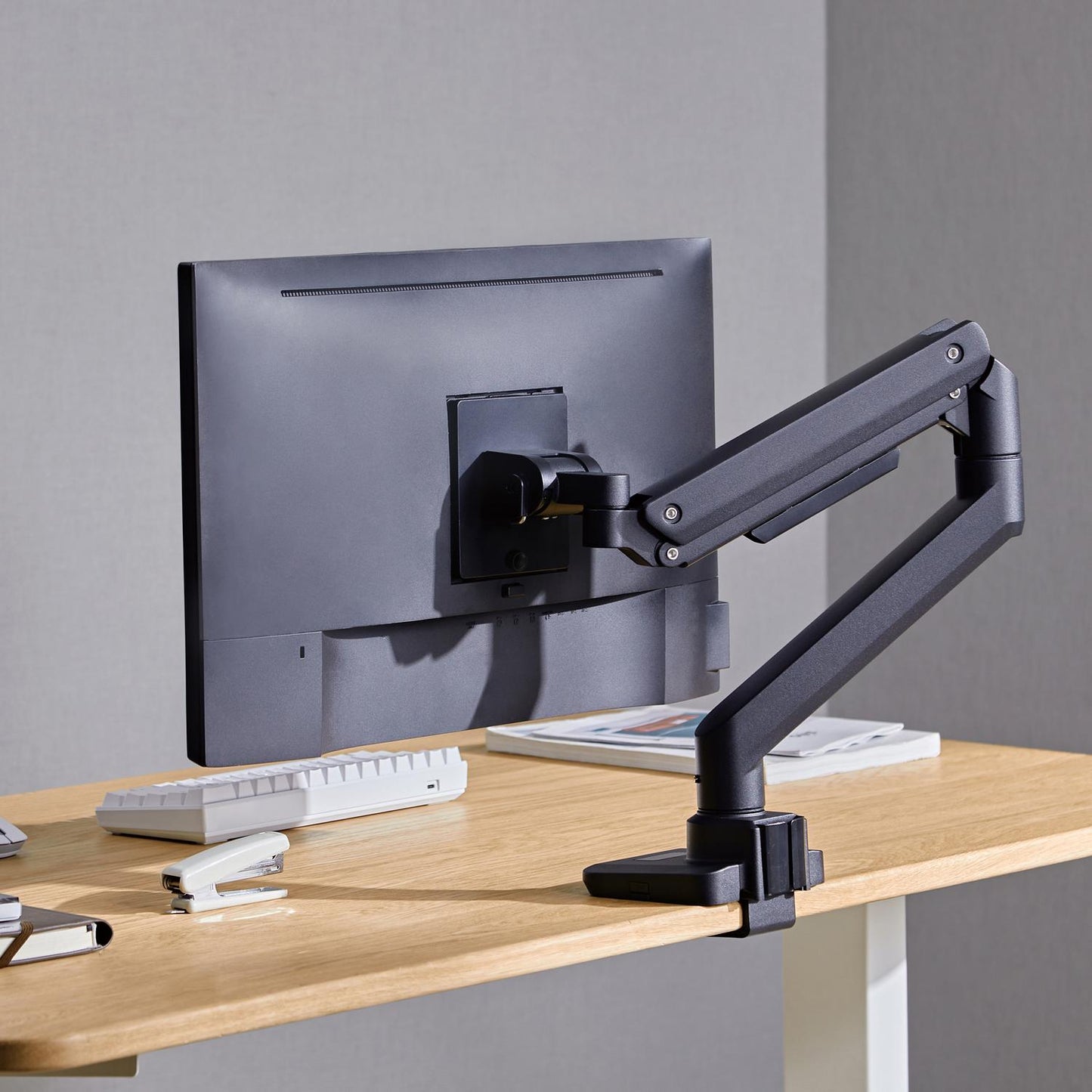 Monitor arm 17-49" gas spring max 20kg