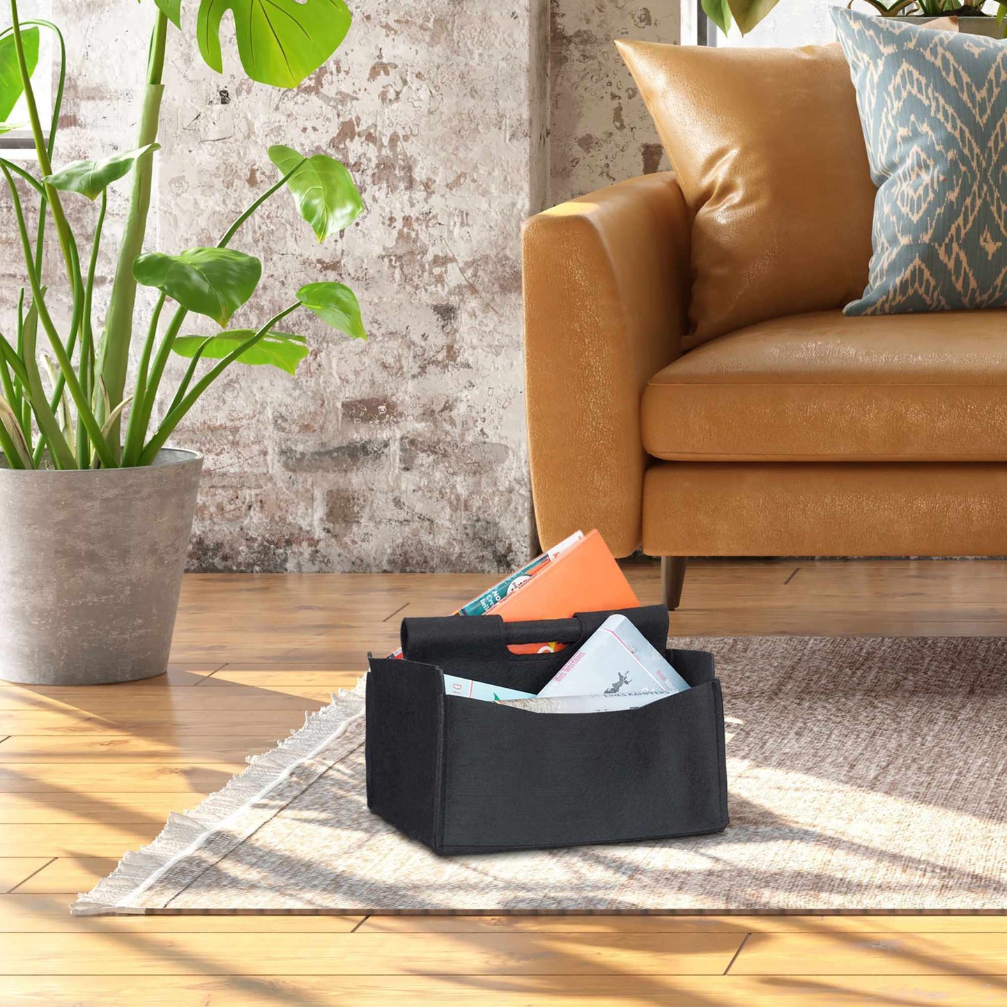 Newspaper basket in felt