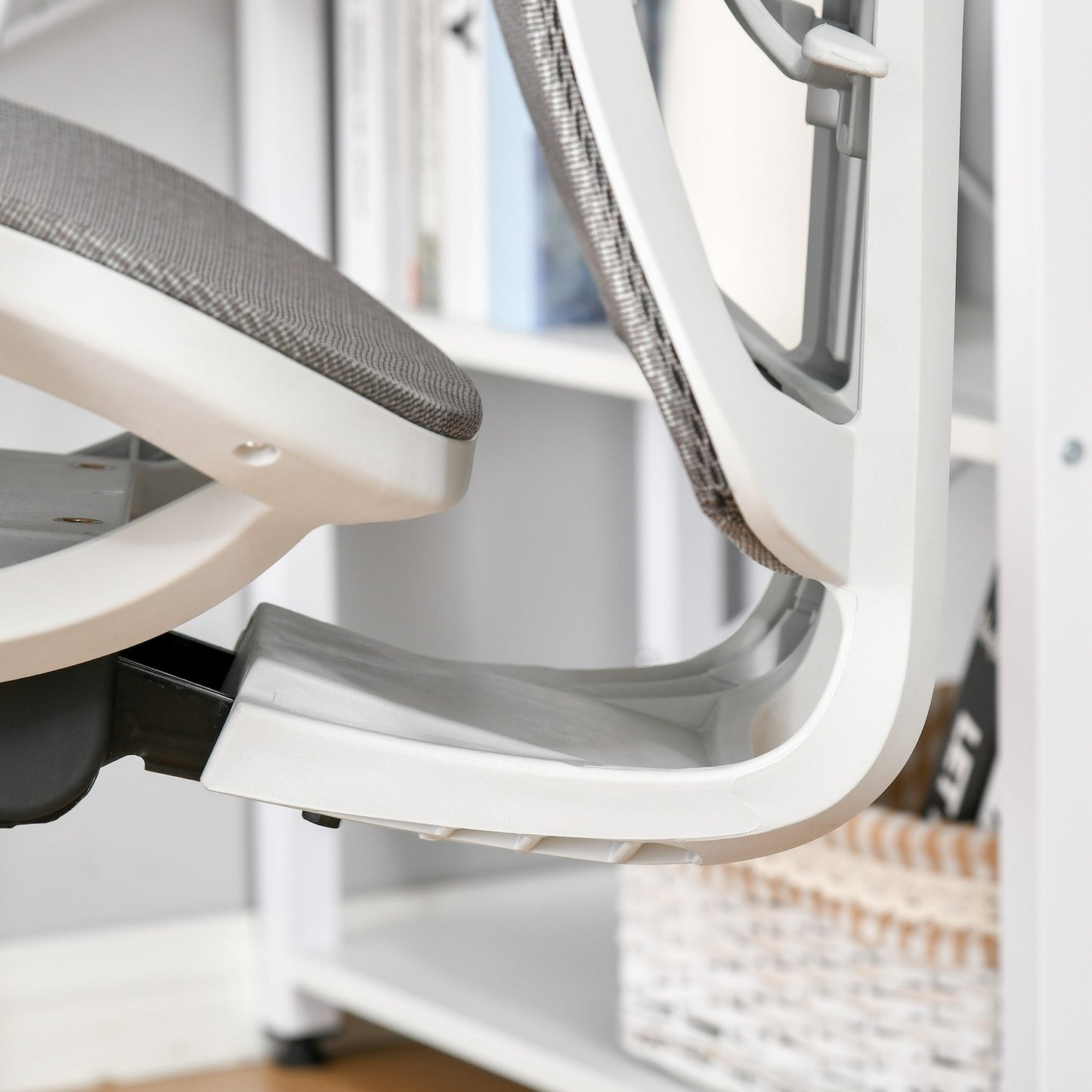 Ergonomic gaming office chair, rotatable with lumbar support and 3D armrests