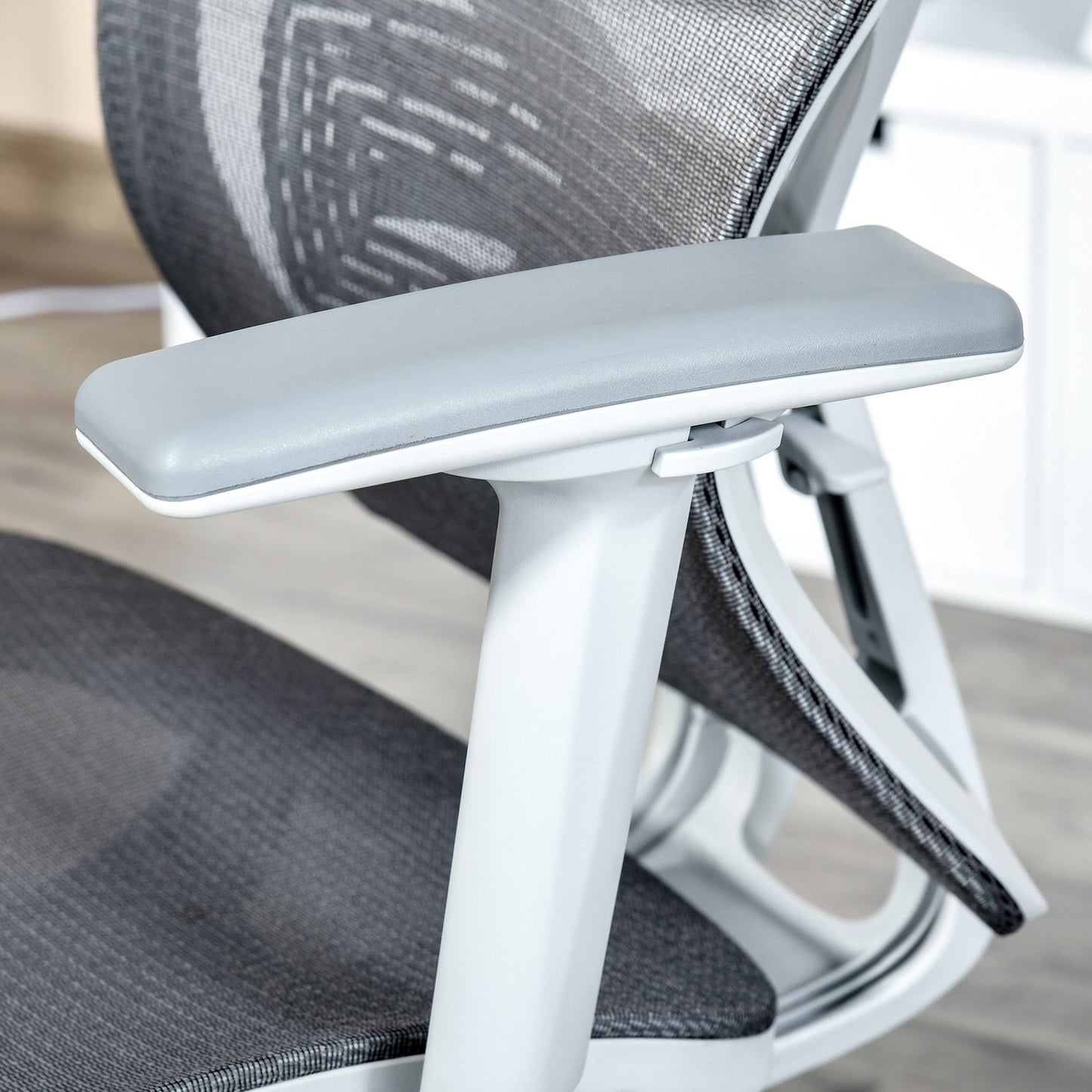Ergonomic gaming office chair, rotatable with lumbar support and 3D armrests