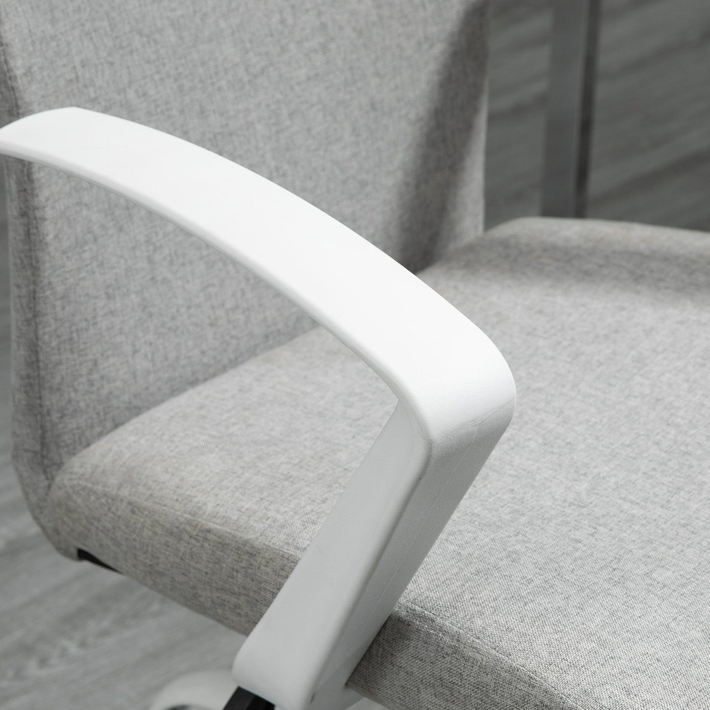Ergonomic office chair with headrest, mesh back and swivel wheels