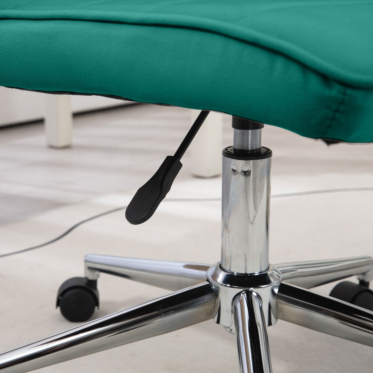 Adjustable velvet green office chair - no armrest, 120 kg capacity