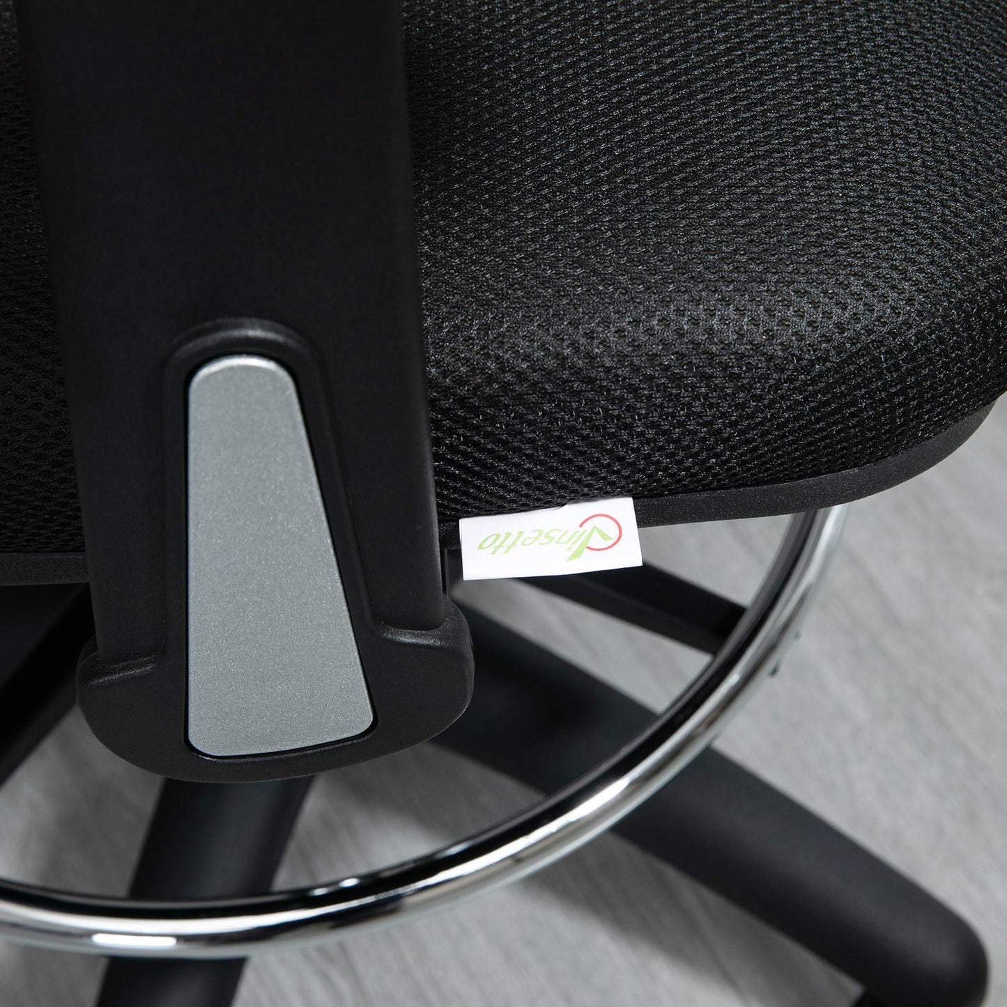 Ergonomic office chair in mesh, black - adjustable armrest and footrest