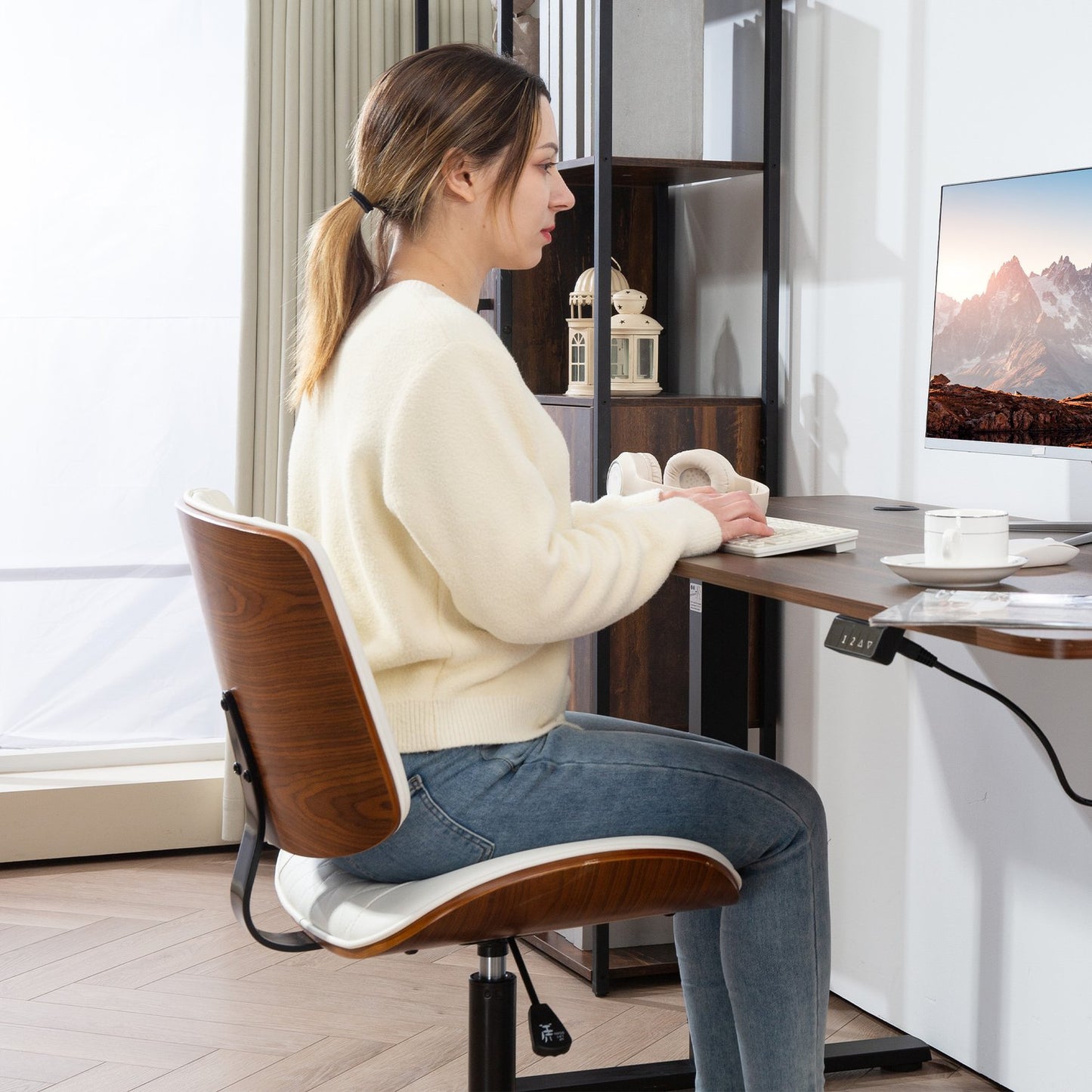 White office chair in artificial leather, height adjustable