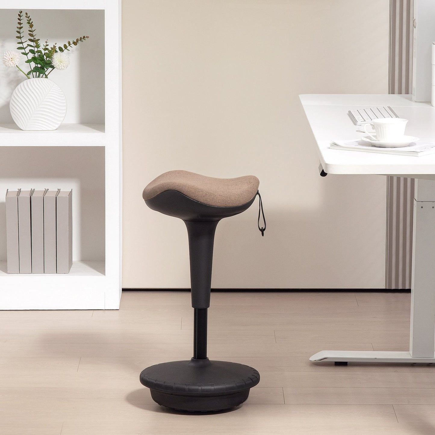 Ergonomic swivel office stool, adjustable 68.5-83.5 cm, brown