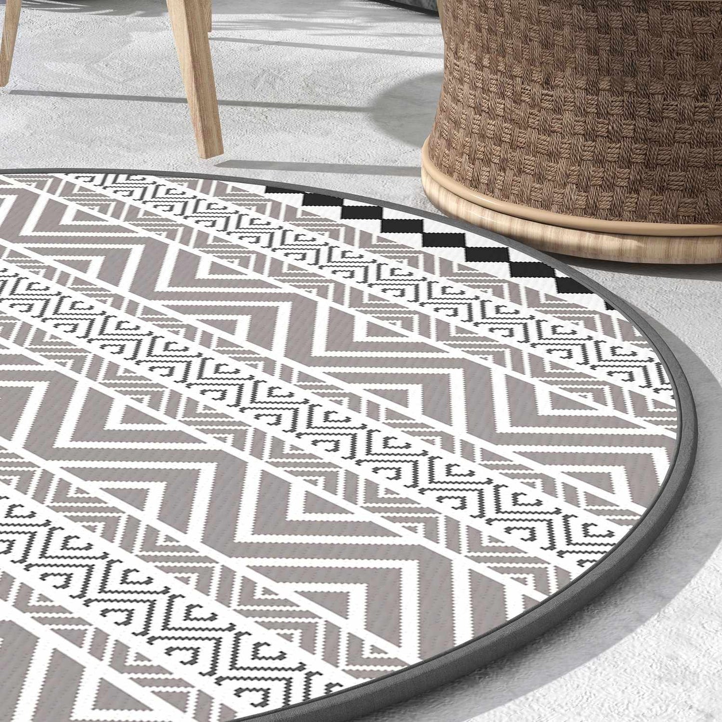 Round waterproof outdoor mat - reversible, 180 cm, gray & black
