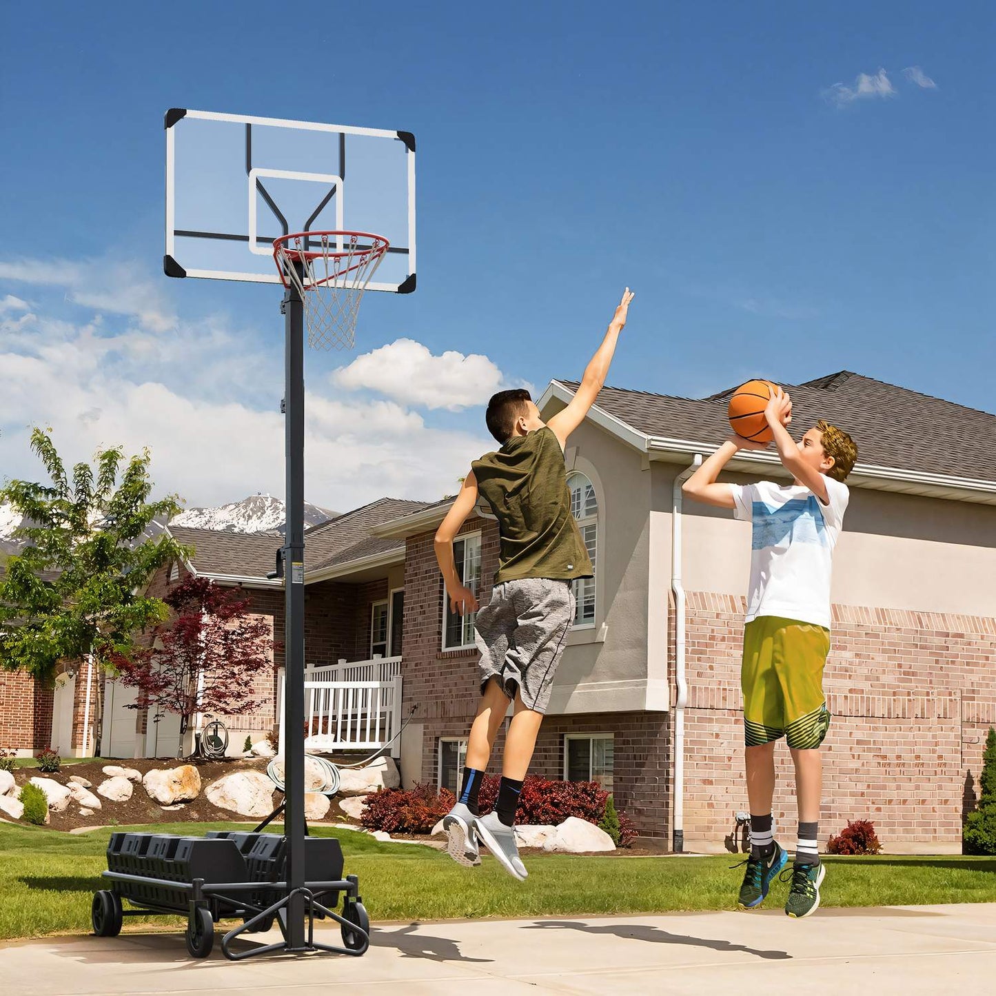 Adjustable outdoor basketball hoop with wheels, 130-310 cm