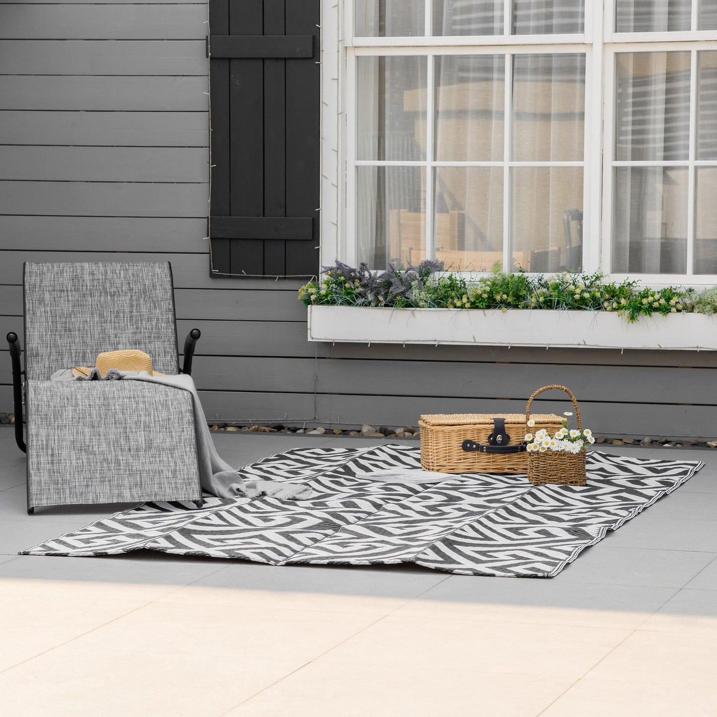 Outdoor plastic mat - water-repellent, double-sided, 152x243 cm