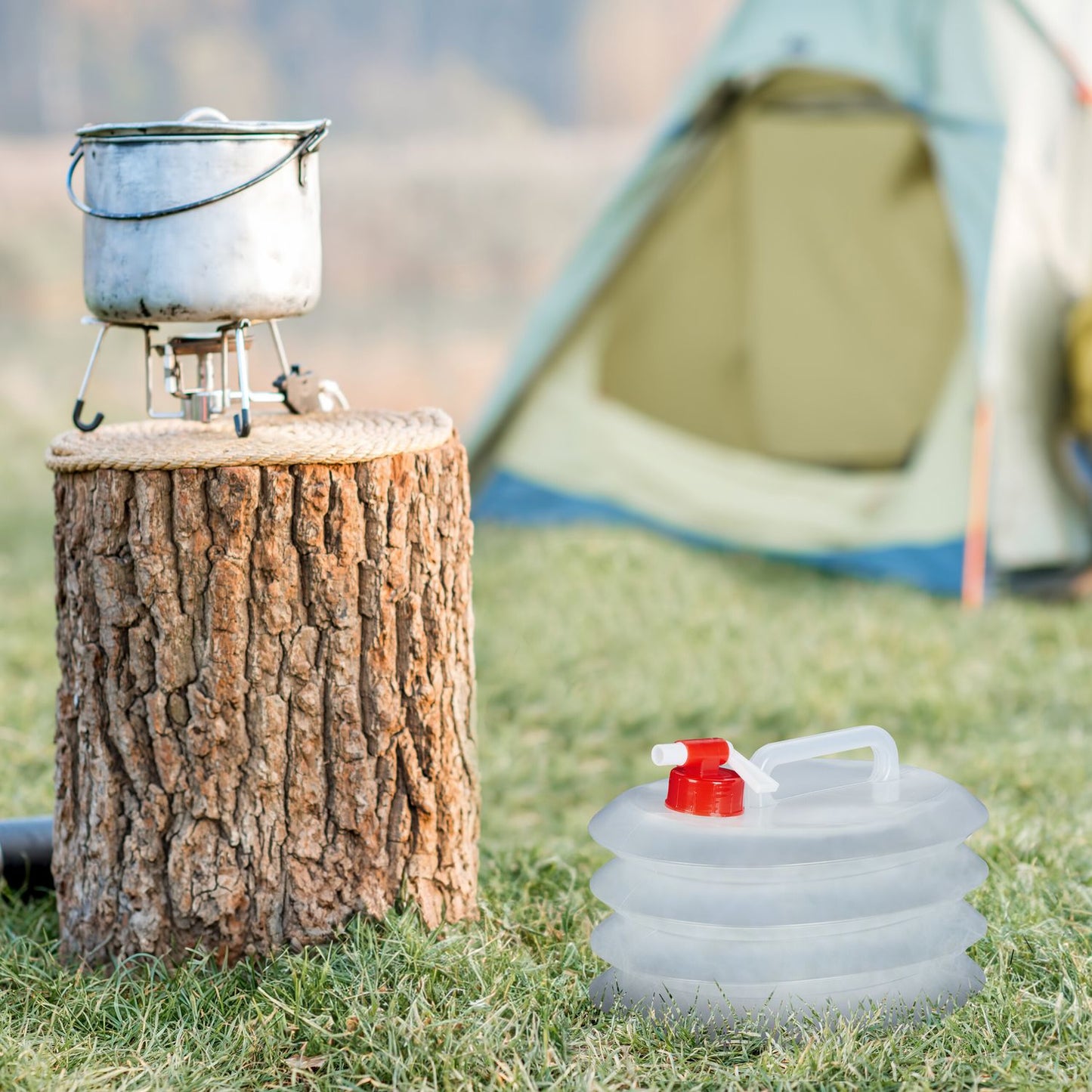 Oval collapsible capsules in a set of 4