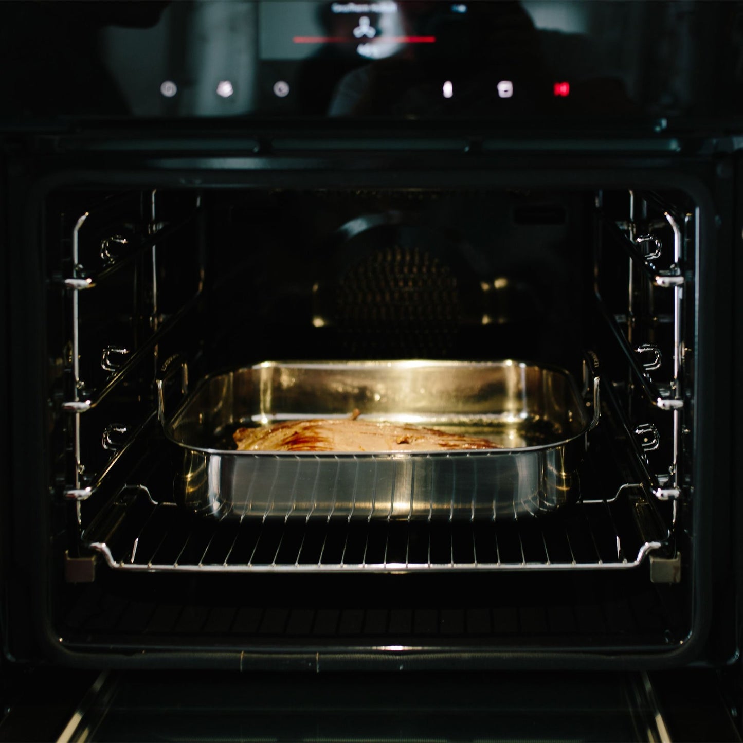 Oven form in set with frying pan and sprinkler