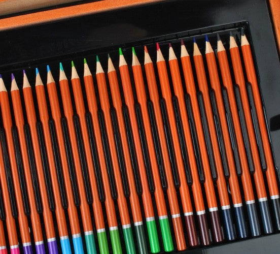 Painting set 174 pieces in a suitcase