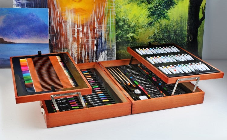 Painting set 174 pieces in a suitcase