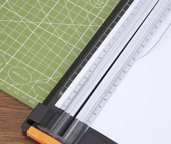 Paper cutter - trimmer