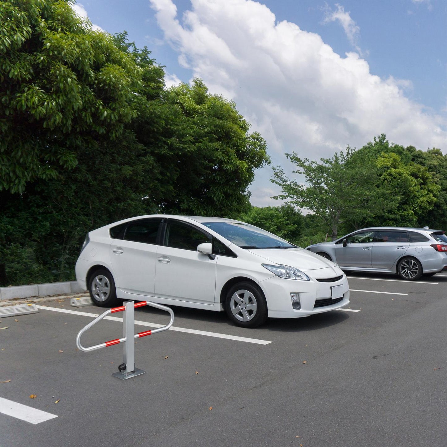 Parking boom with lock