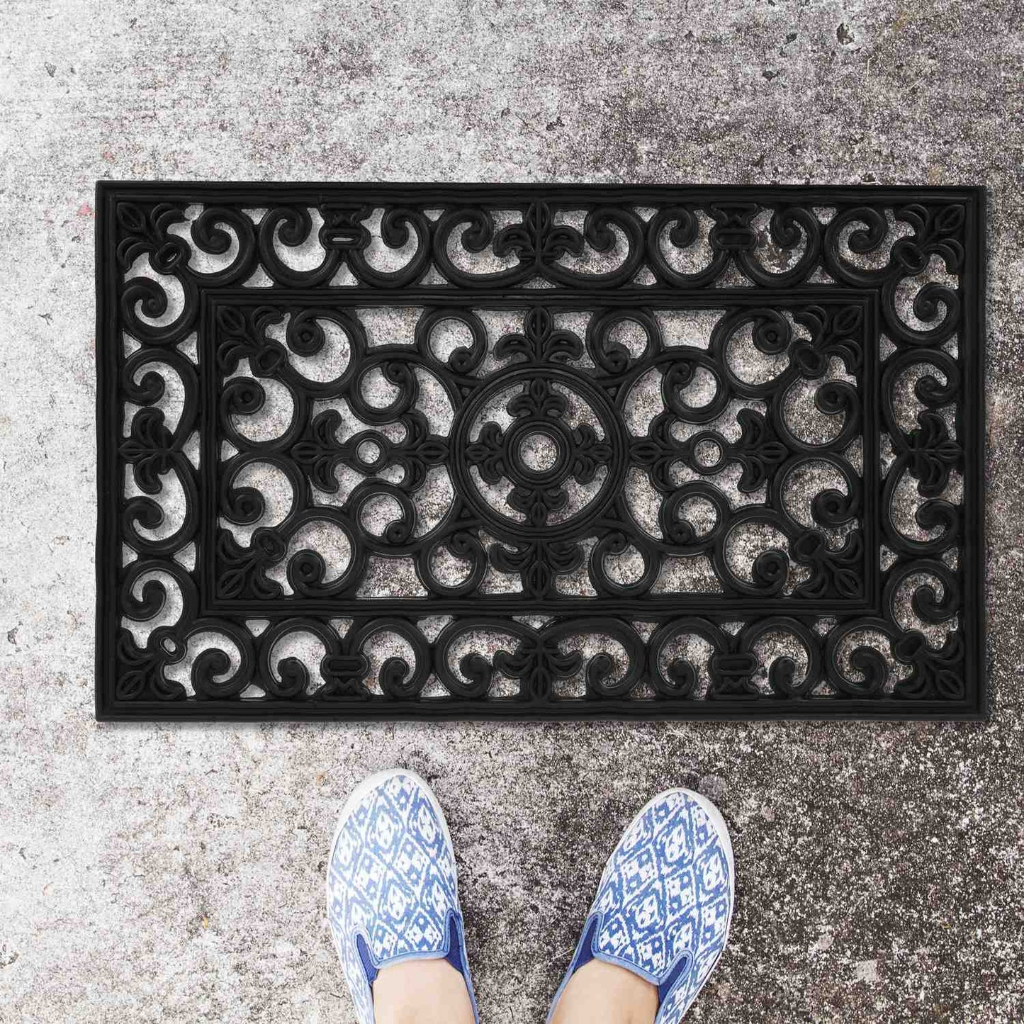 Patterned, rubber door mat