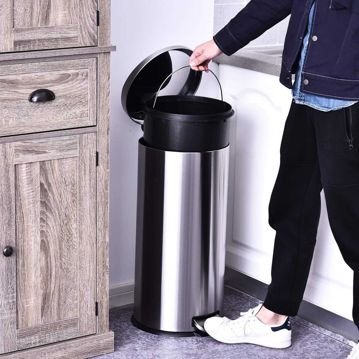 30L pedal container in stainless steel with soft-closing lid