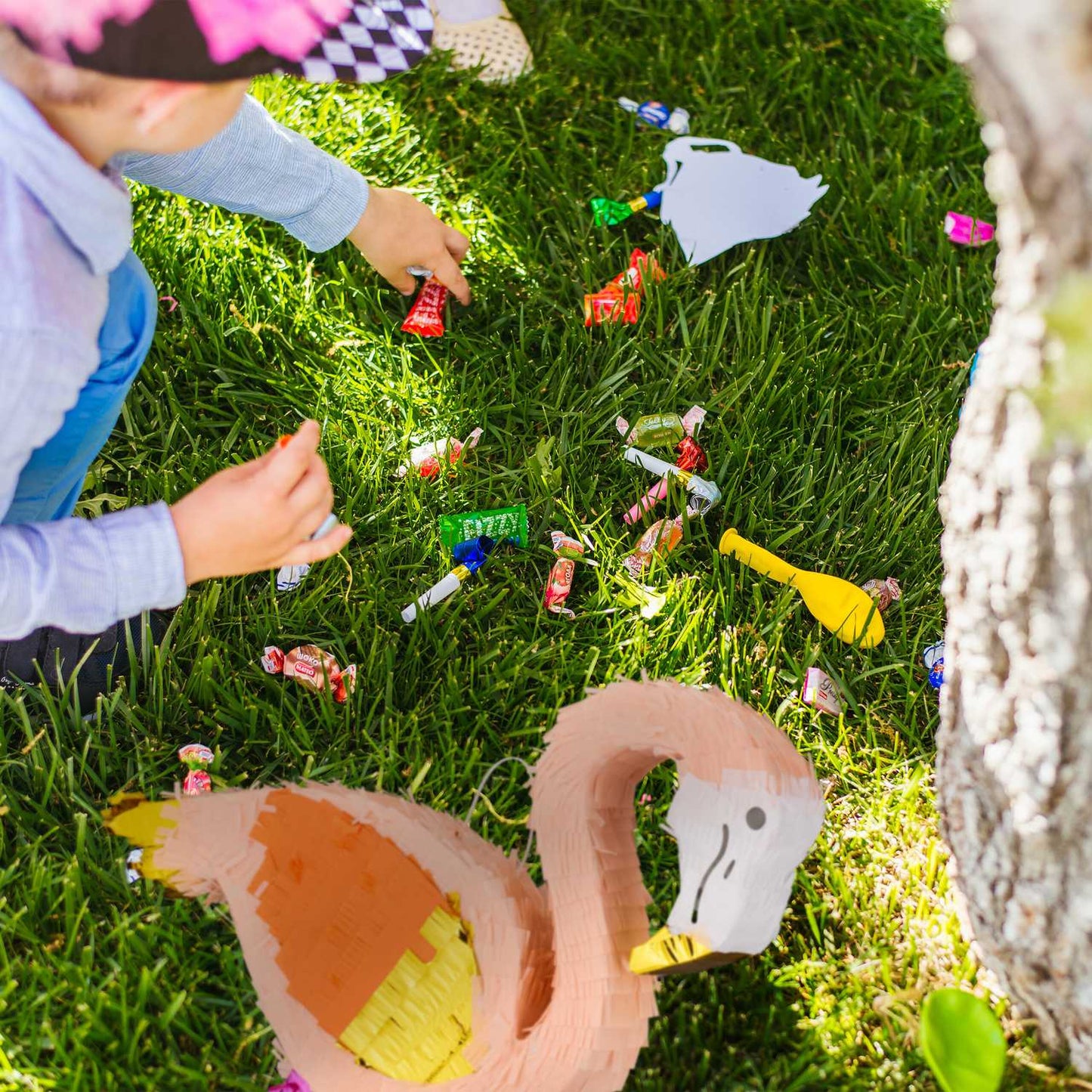 Pinata flamingo with club and mask