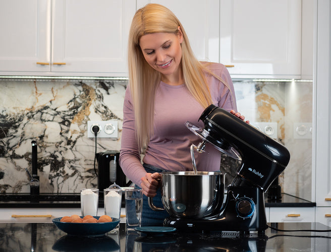 Planetary food processor with a 2200W blender