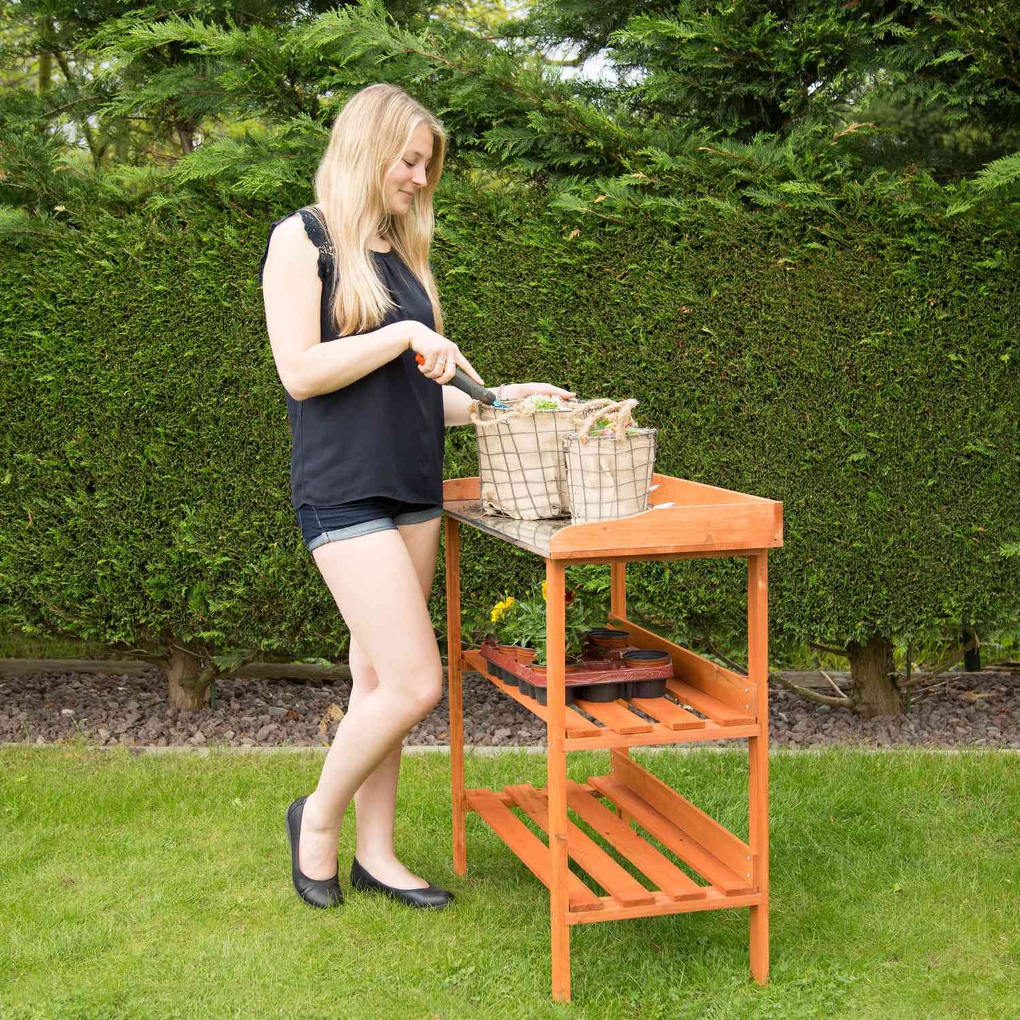 Planter table with metal plate