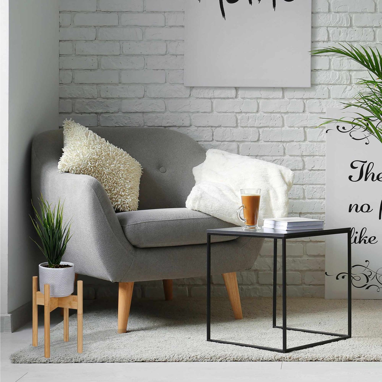 Plant stand in a set of 3
