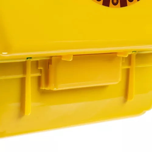 Plastic mass in a Kruzzel 23202 suitcase