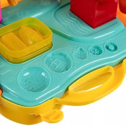 Plastic mass in a Kruzzel 23202 suitcase