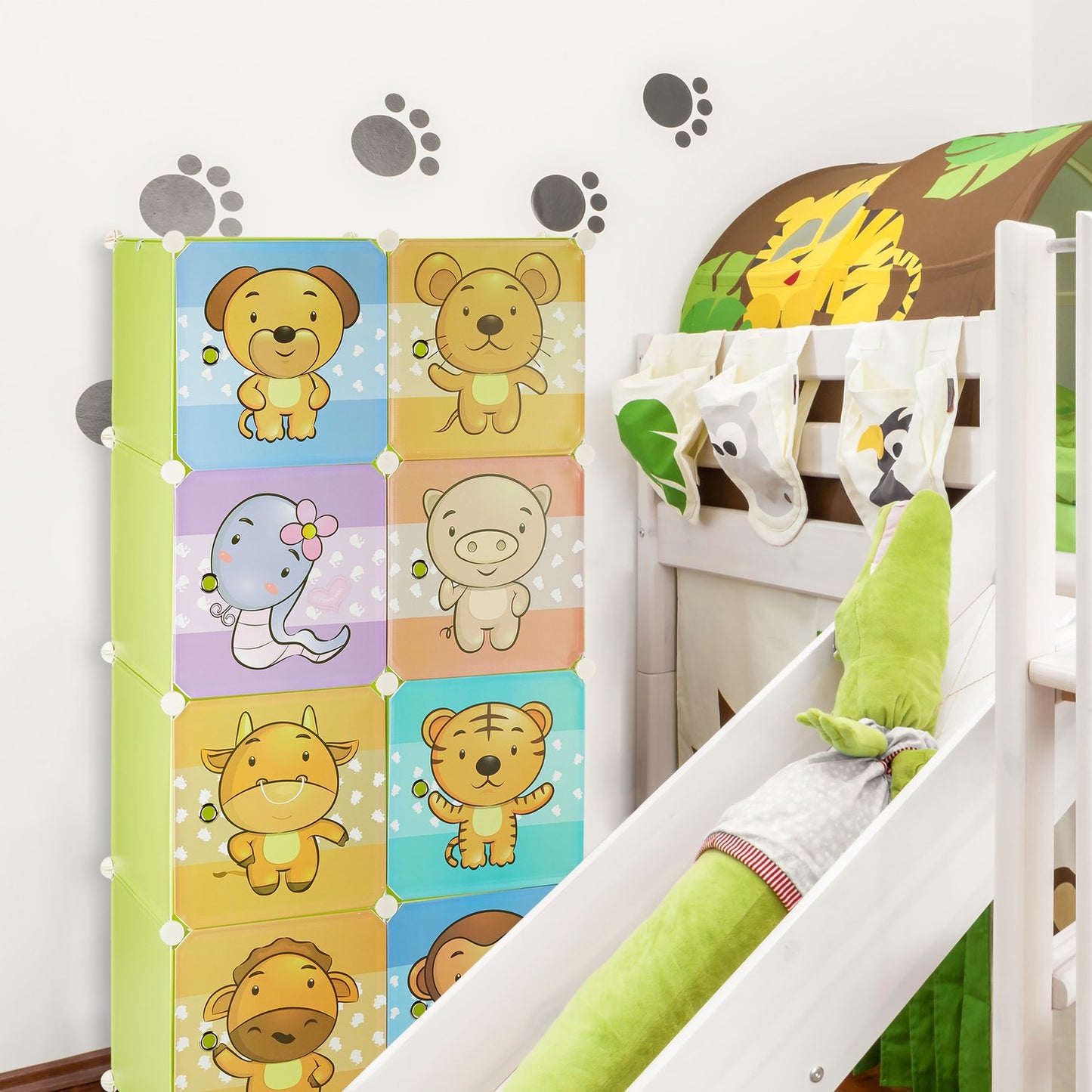 Plug-in system for children's shelf
