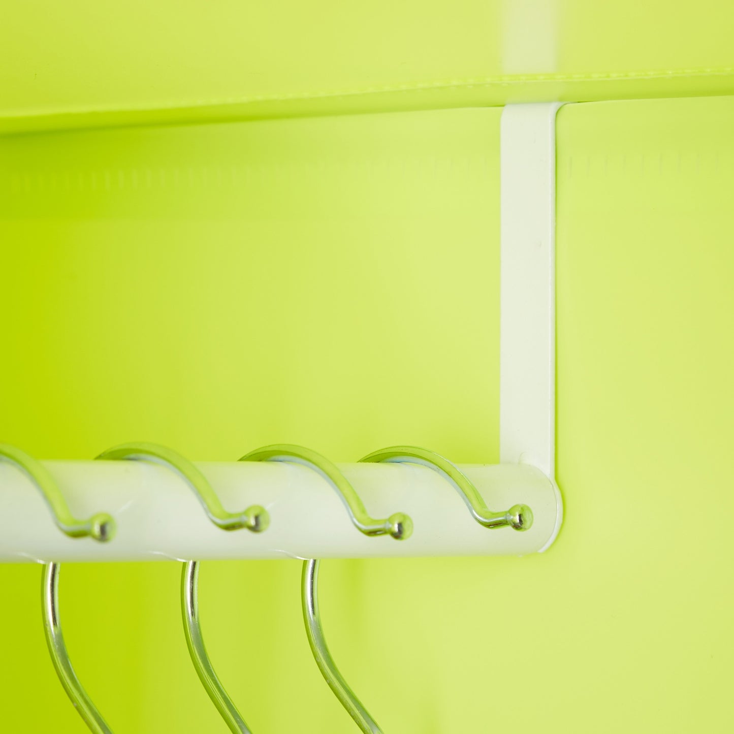 Plug-in system for children's shelf