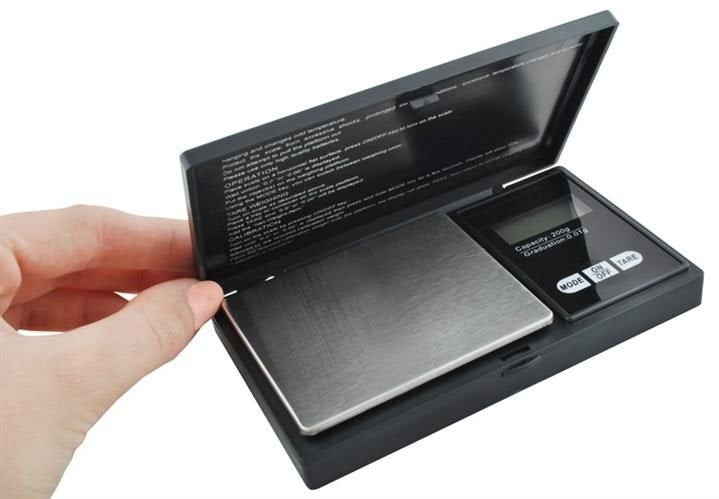 Pocket scale 200 x 0.01g with a flap