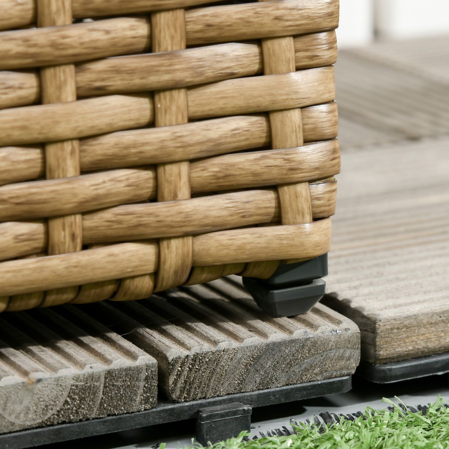 Raised planting in poly rattan with trellis for garden and balcony