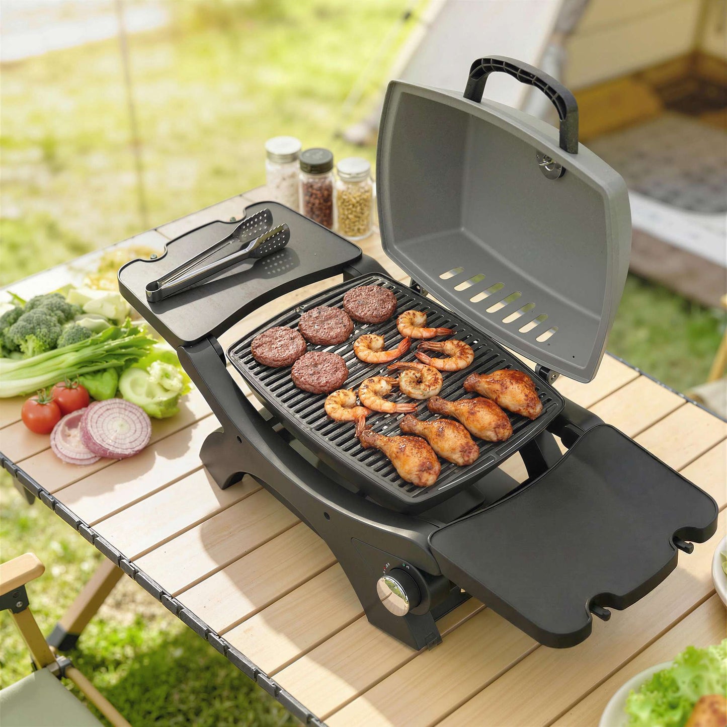 Portable Gas Grill with 3.3 kW Burner and Side Tables