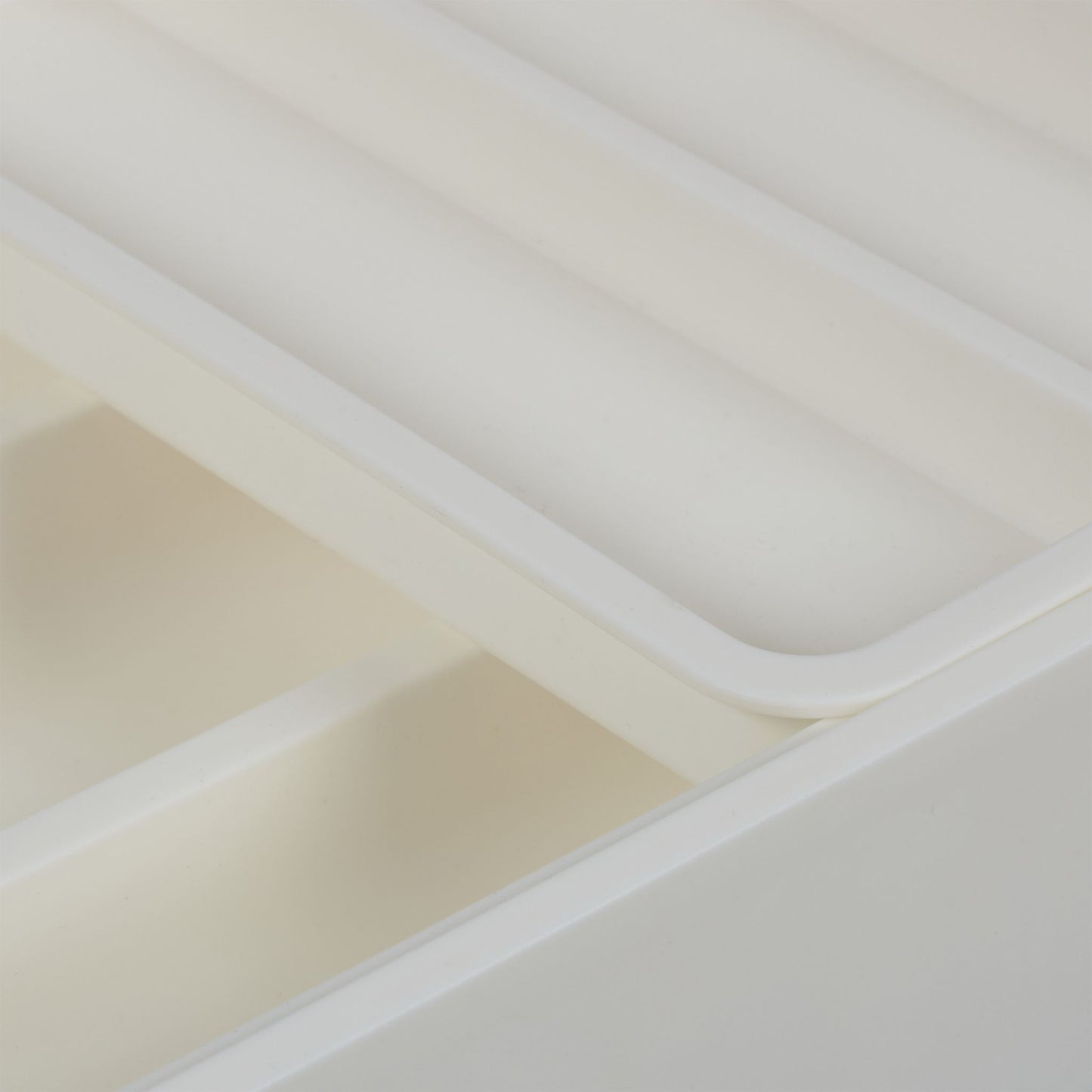 Pull-out cutlery tray
