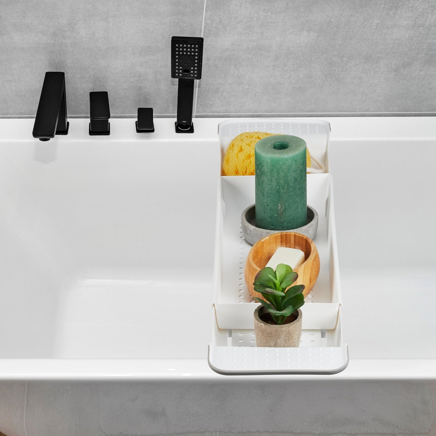 Pull-out shelf for bathtub