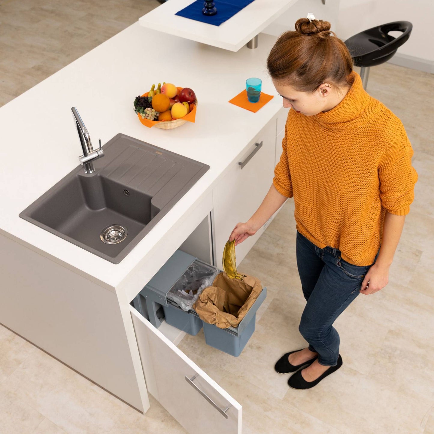 Pull-out source sorting 2 waste bins