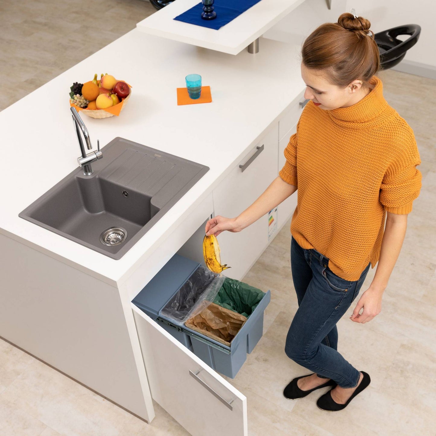 Pull-out source sorting 3 waste bins