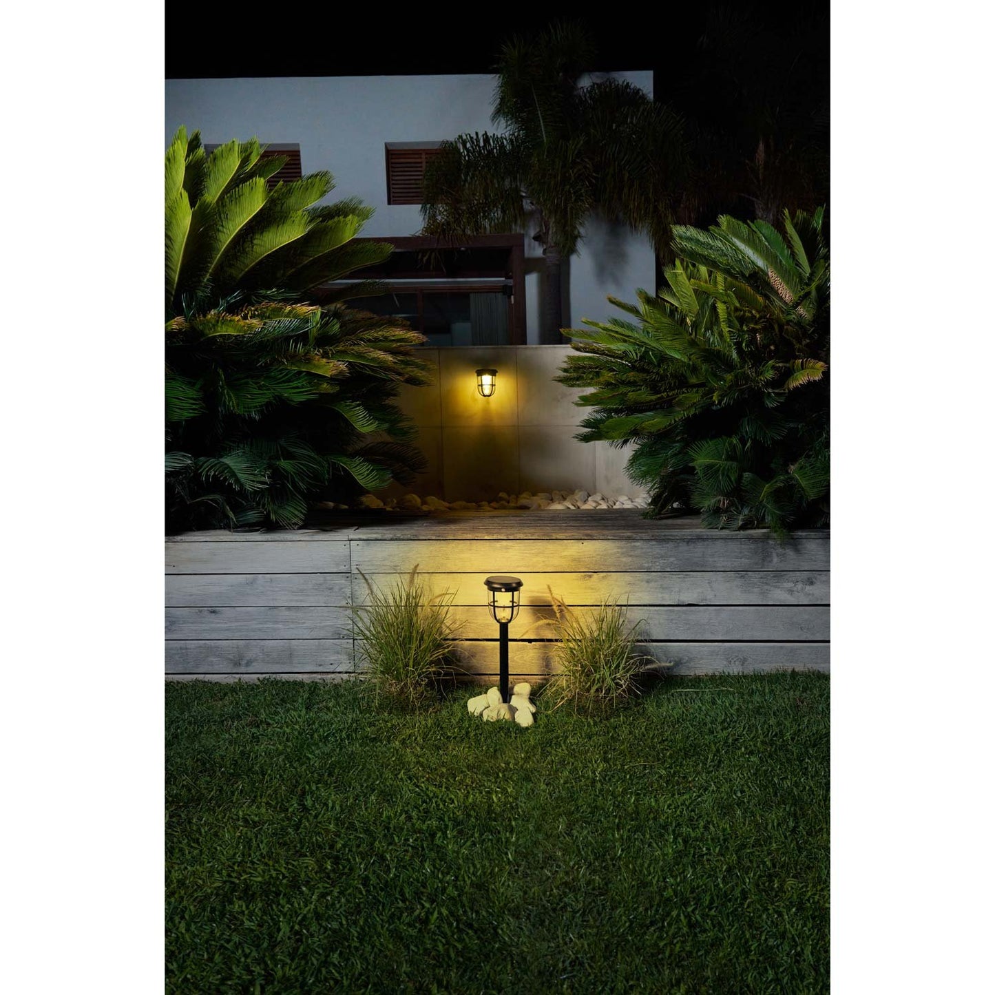 Radii Wall Lamp Solar Ultra Efficient LED 250lm Black