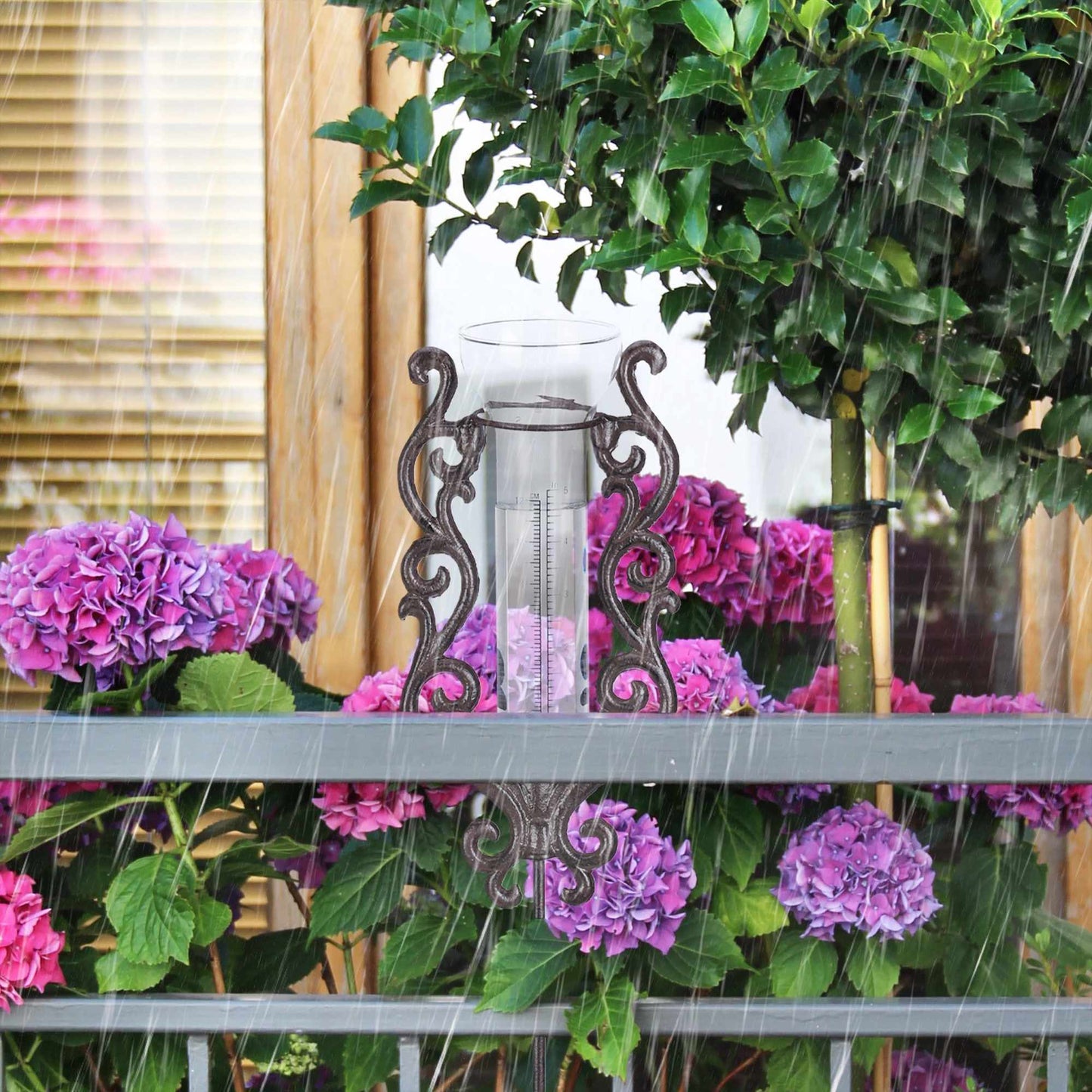 Rain gauge vintage design