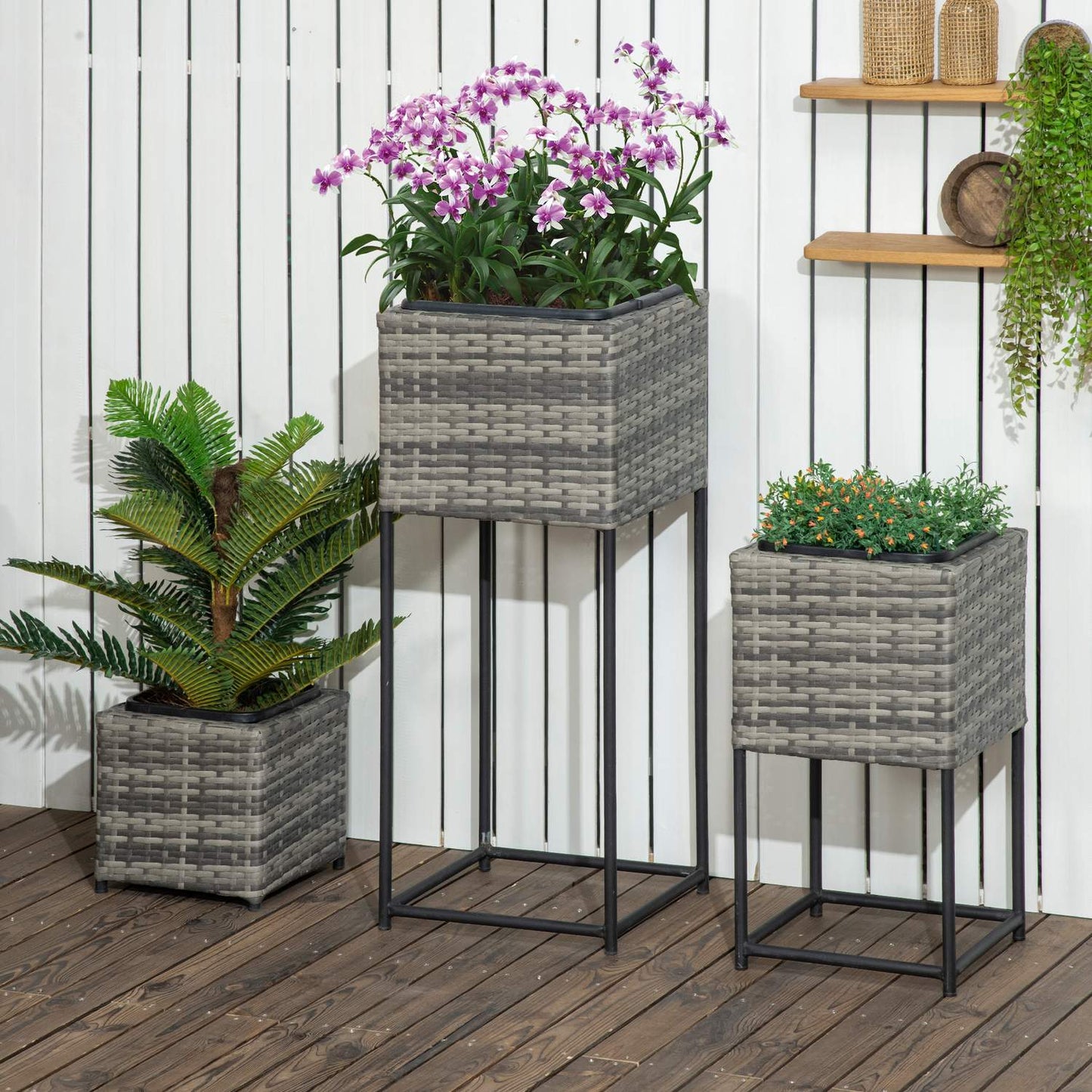 Flower box in gray rattan with stand and drainage hole