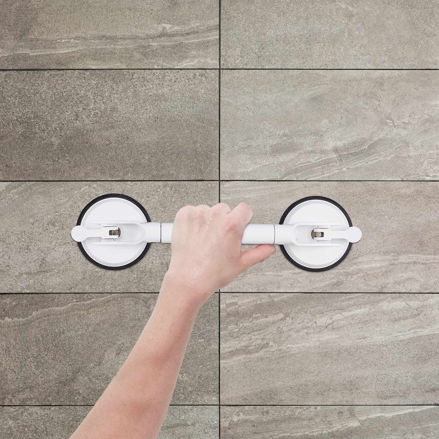 Retractable suction handle