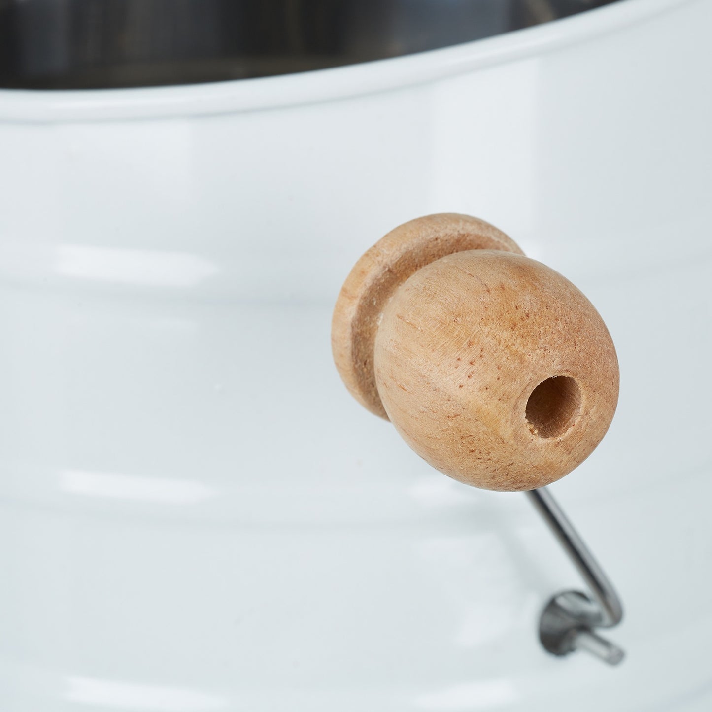Retro flour sifter with crank