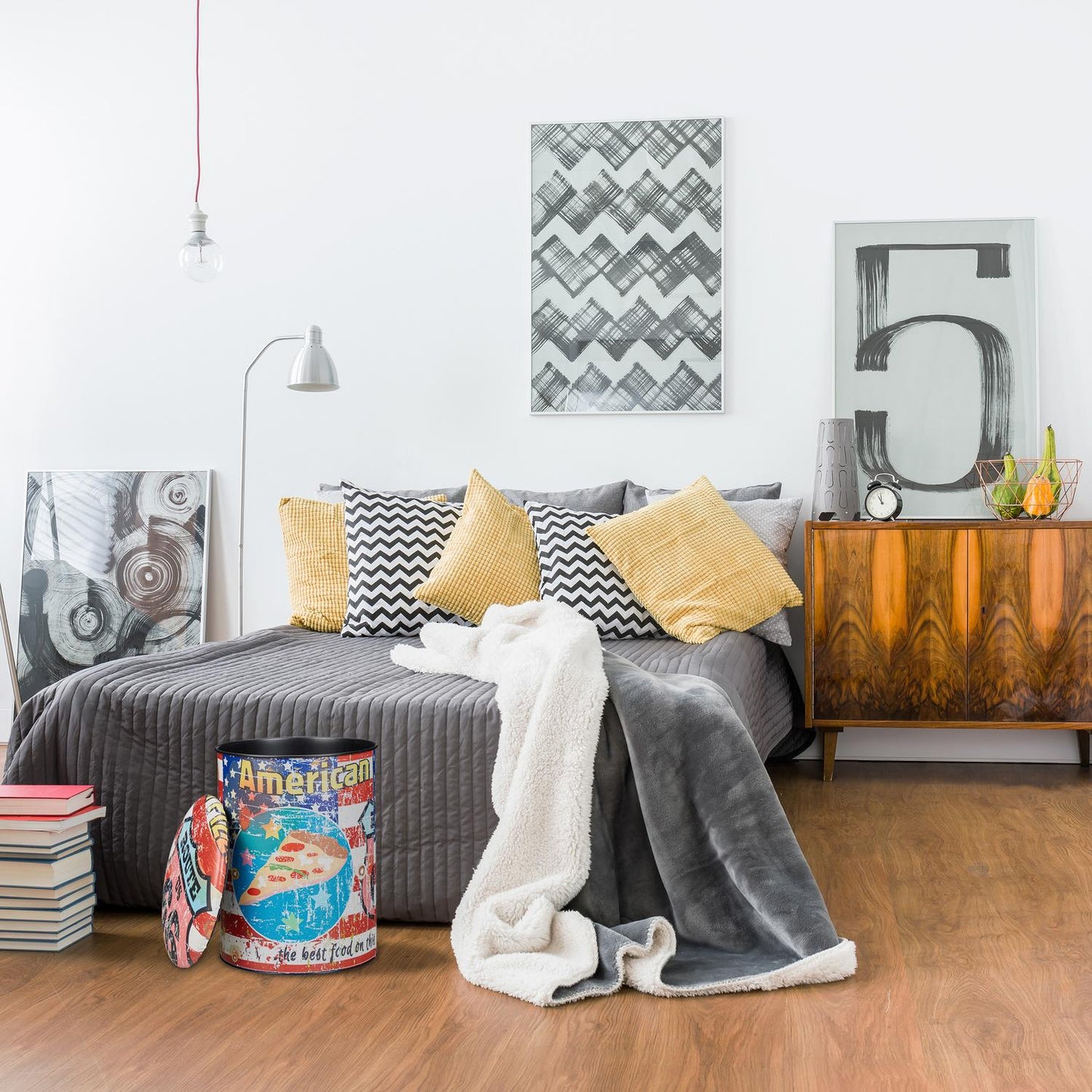 Retro storage pallet with motif