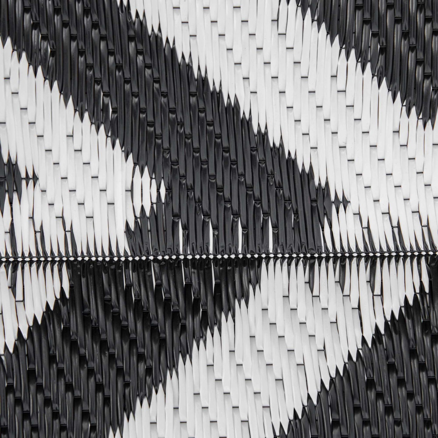 Reversible Outdoor Rug, Durable, Black/White, 121 x 182 cm