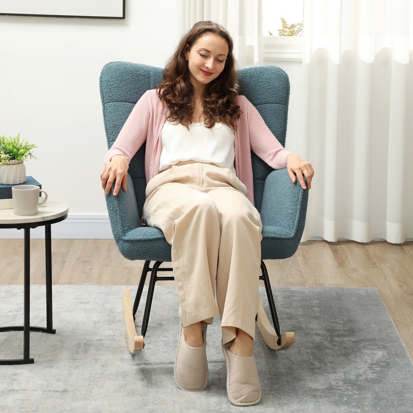 Light blue padded rocking chair with armrests, 120 kg capacity