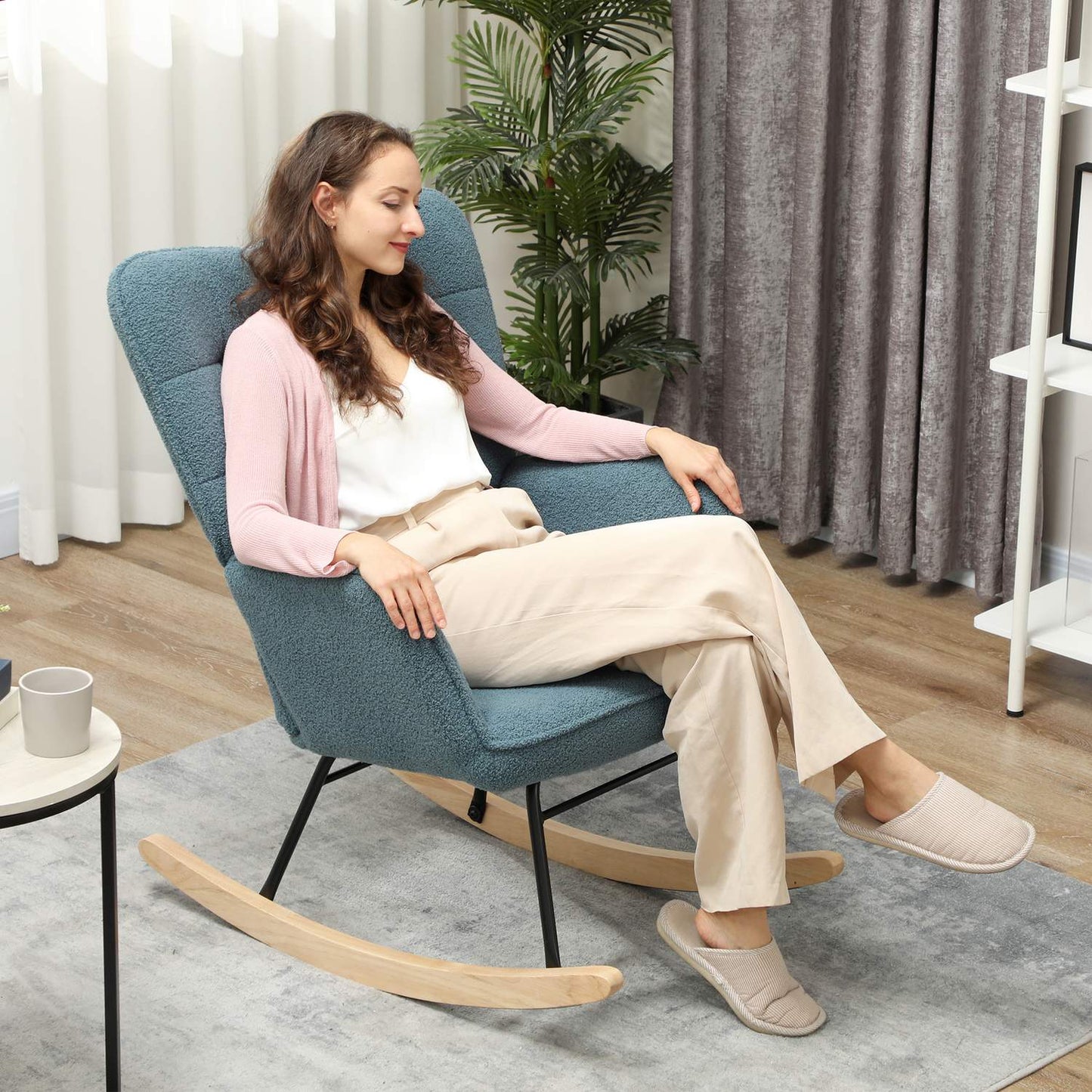 Light blue padded rocking chair with armrests, 120 kg capacity