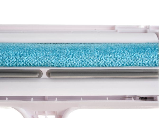 Roller / brush for cleaning clothes