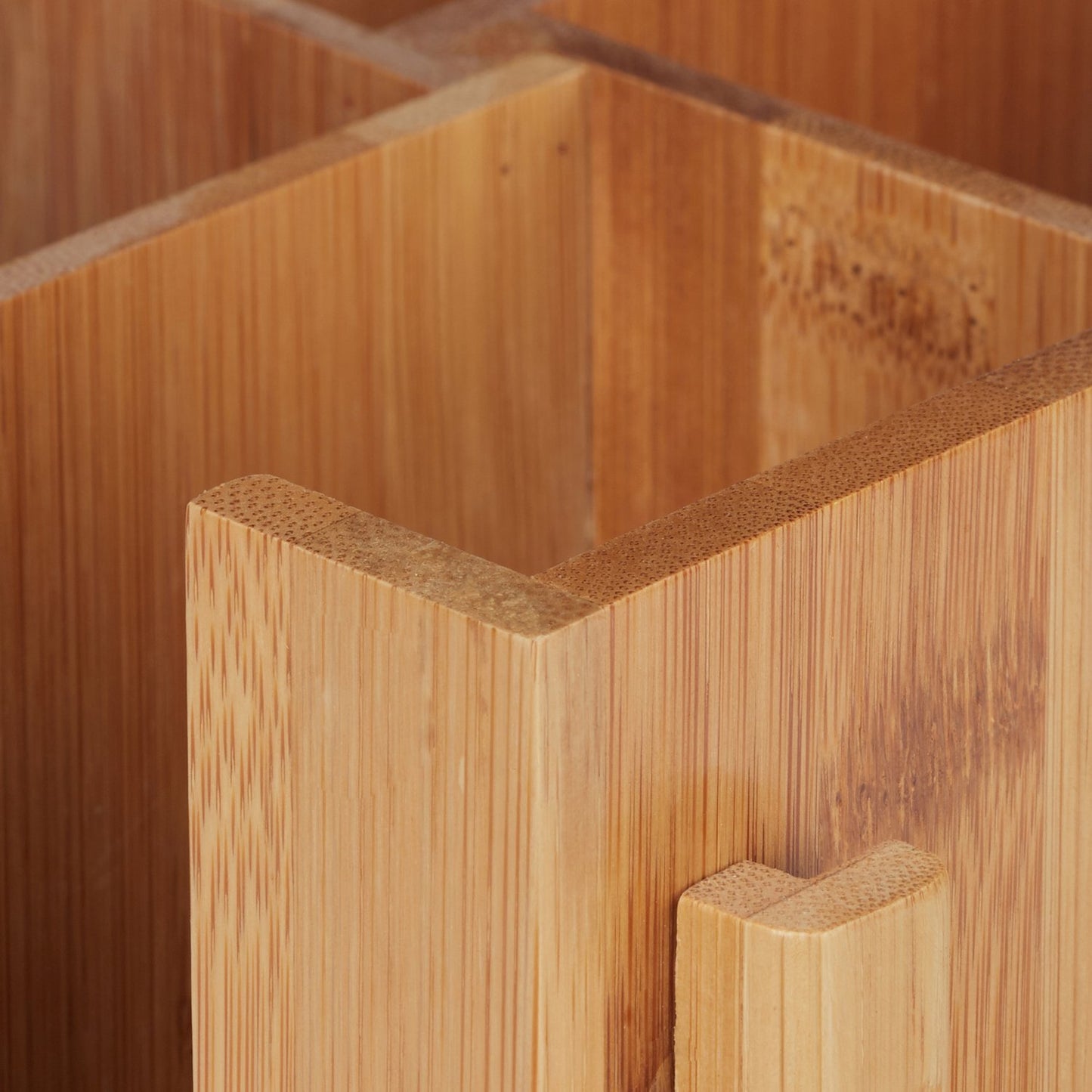 Rotatable bamboo tea box