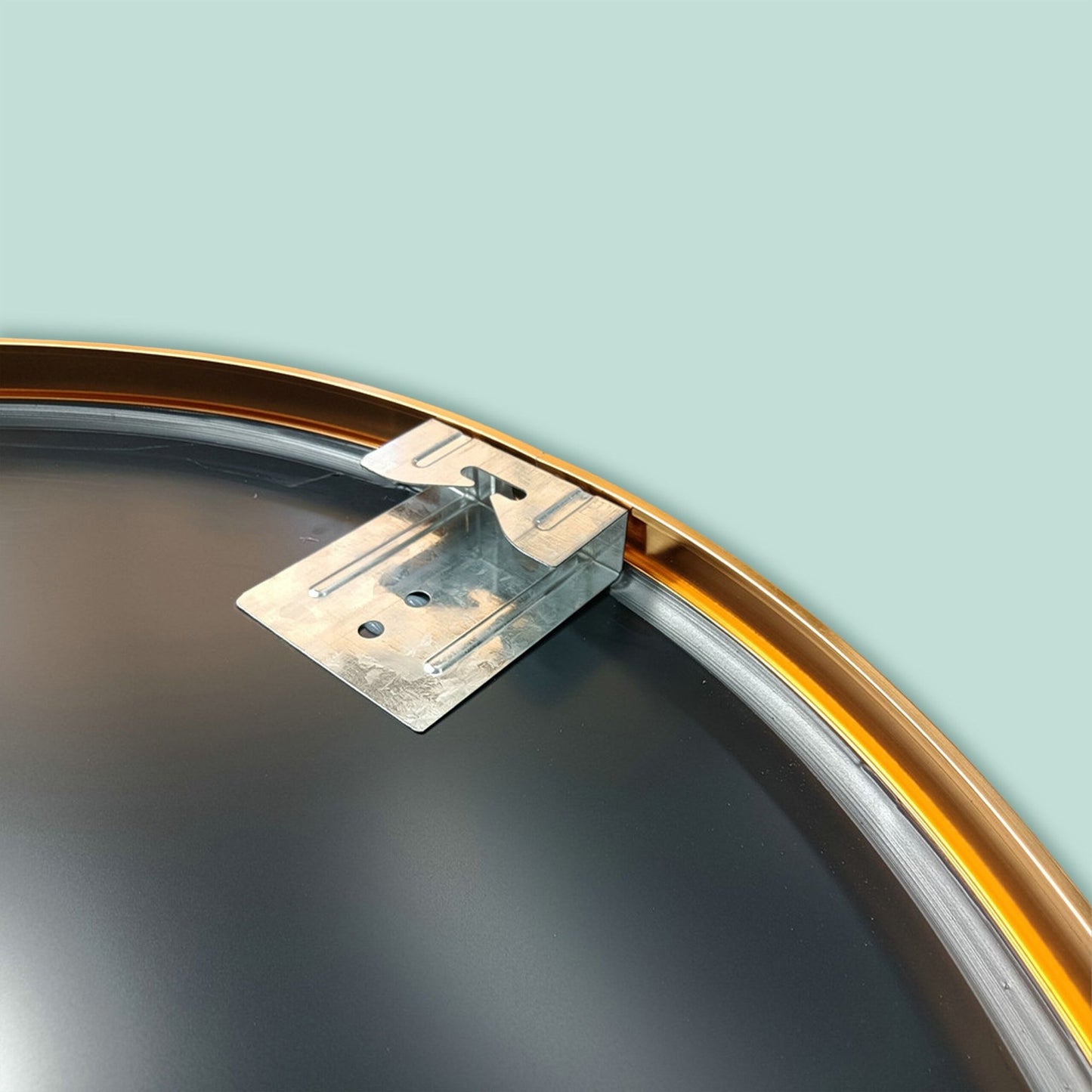 Round Wall Mirror with Metal Frame – Decorative & Functional