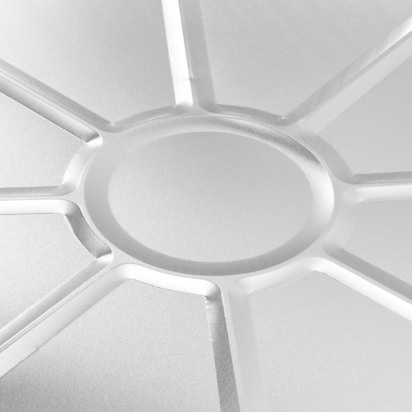 Round aluminum trays in sets of 25
