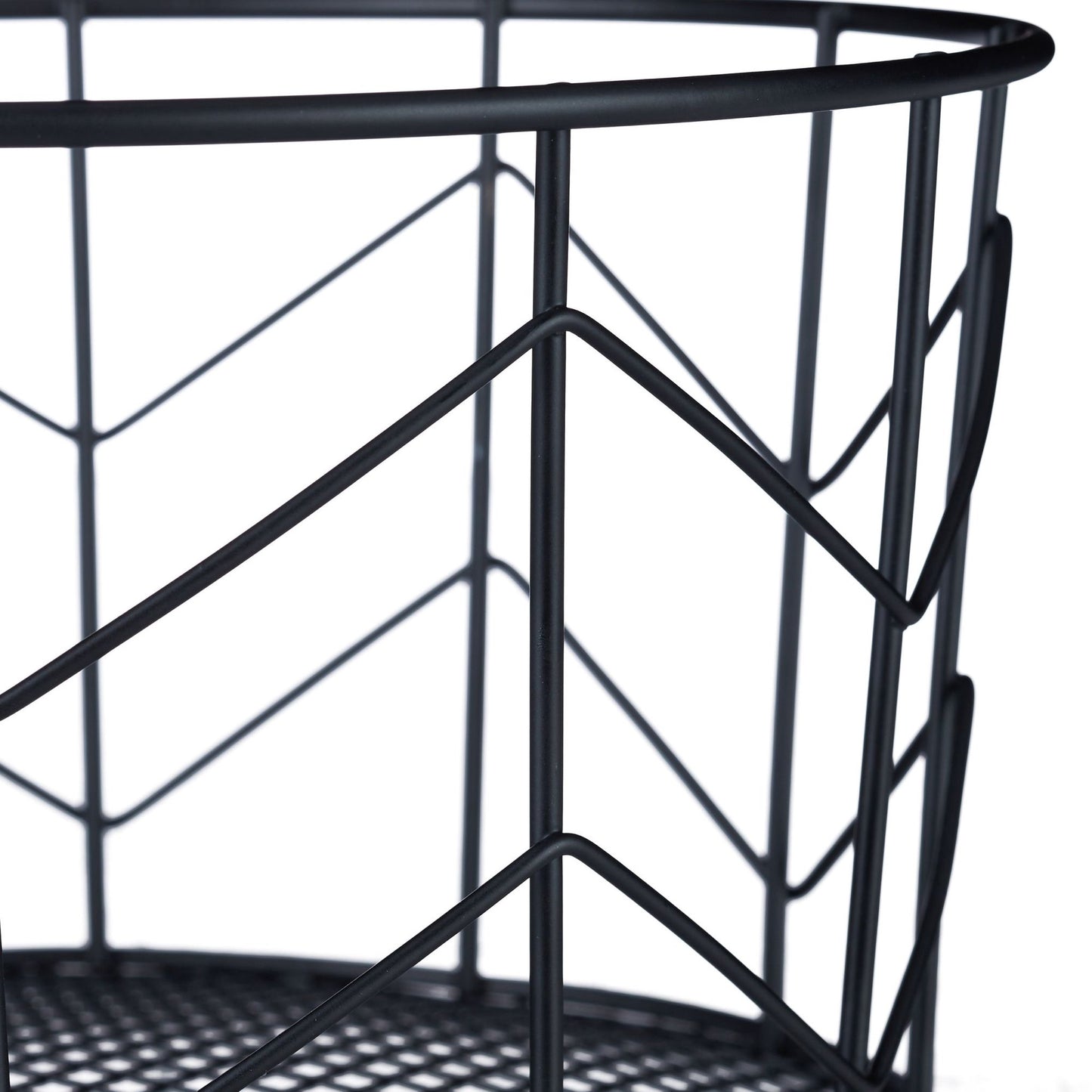 Round basket made of metal wire
